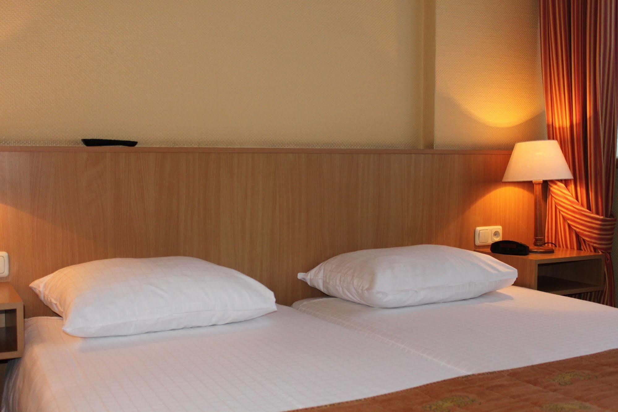 Hotel Restaurant De Zwaan ราลเทอ ภายนอก รูปภาพ